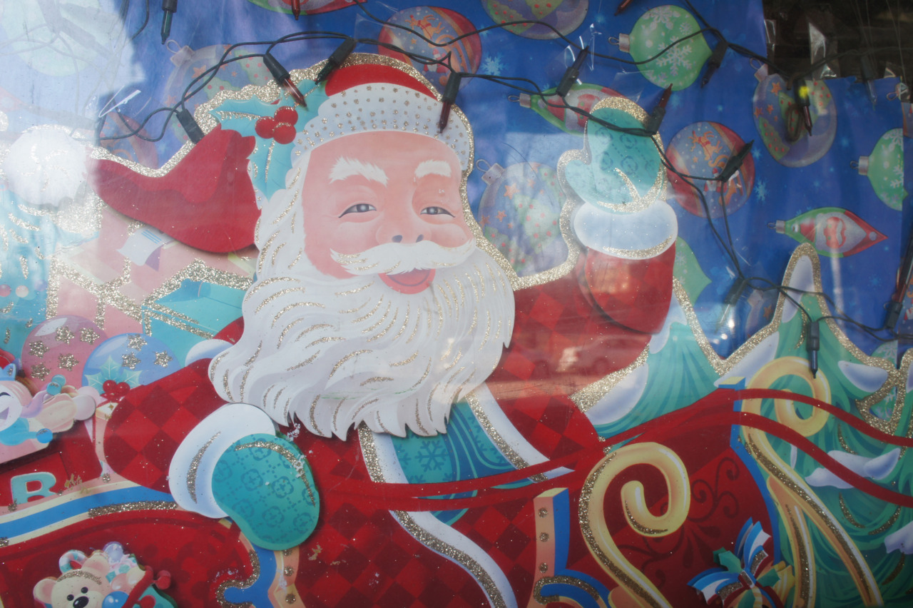 Santa spends his springs in Spanish Harlem.